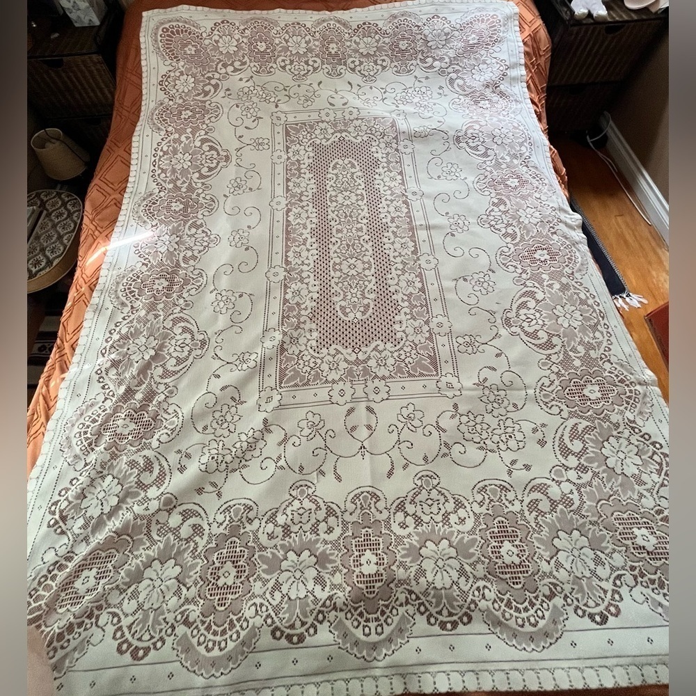 Family Herloom Handmade Lace woven table cloth -stunning -71”x45” Boho beauty ! - Picture 10 of 13